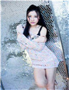 《巜漂亮的女邻居又紧又爽三级-天籁之声王亚飞》